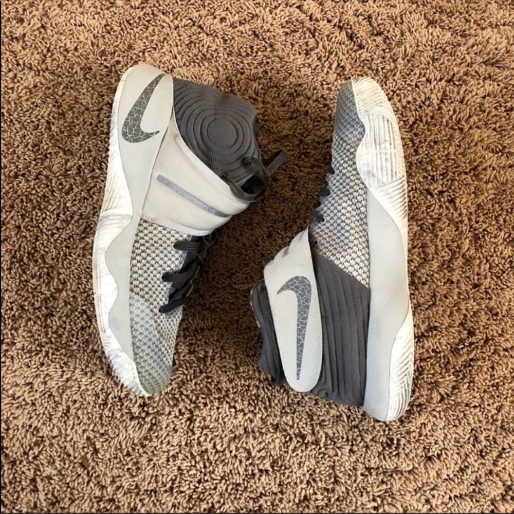 Kyrie 2s